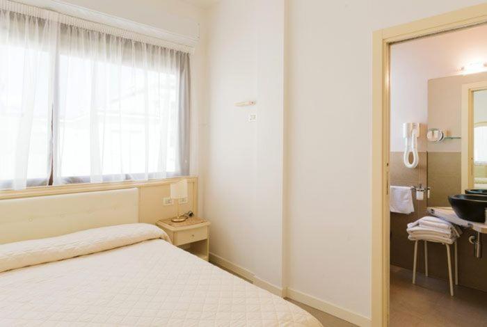 Hotel Acapulco Милано Мартима Екстериор снимка