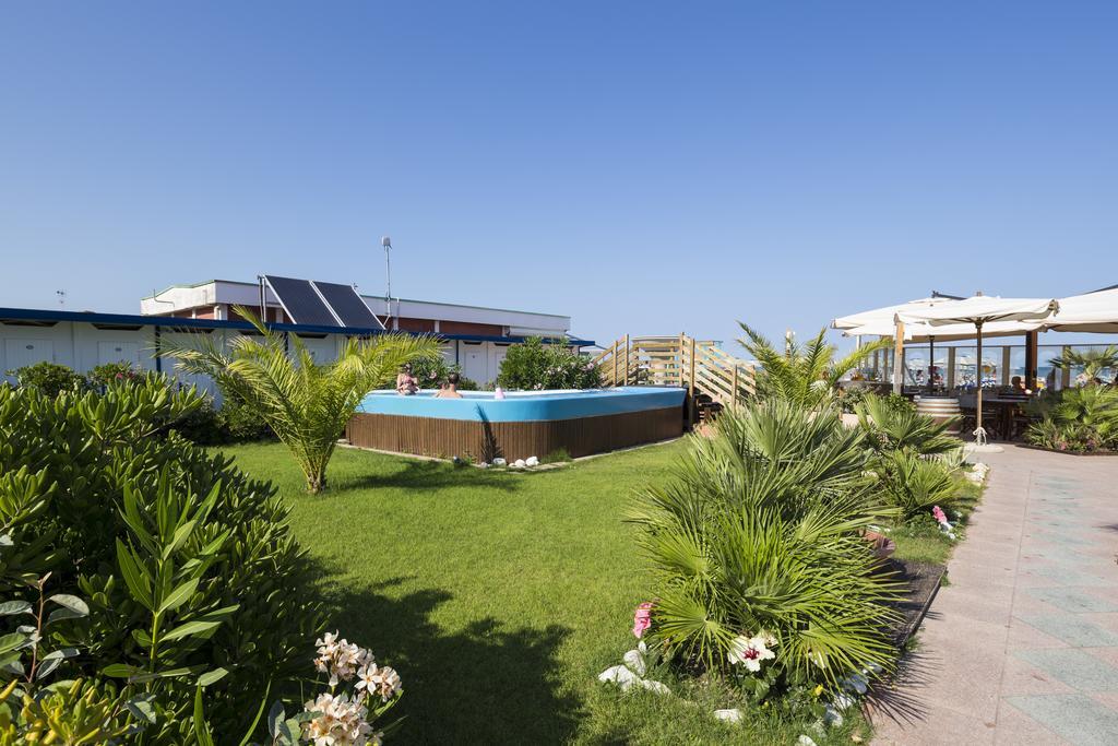Hotel Acapulco Милано Мартима Екстериор снимка