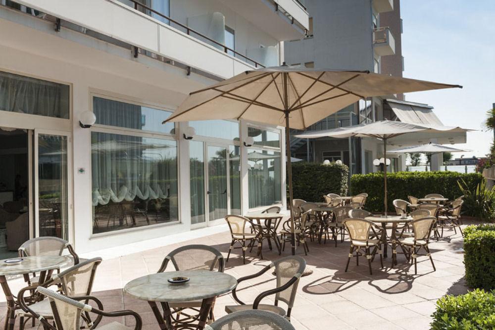 Hotel Acapulco Милано Мартима Екстериор снимка