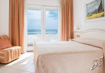 Hotel Acapulco Милано Мартима Екстериор снимка